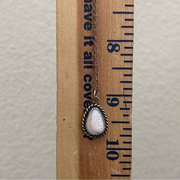 Vintage Native American Sterling Silver Mother Of Pearl Teardrop Pendant Necklac - Picture 13 of 15